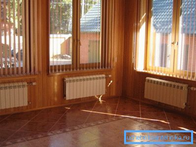 Bir kır evi iç alüminyum radyatörler Bir kır evi iç alüminyum radyatörler