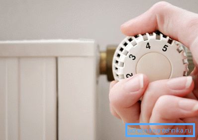 Dairede özerk ısıtma sistemi, her odadaki sıcaklığı ayarlamanıza izin verir. Dairede özerk ısıtma sistemi, her odadaki sıcaklığı ayarlamanıza izin verir.