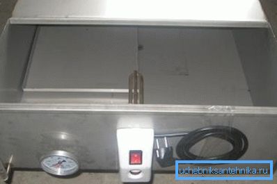 Isıtma için ısıtma elemanları ile tank Isıtma için ısıtma elemanları ile tank
