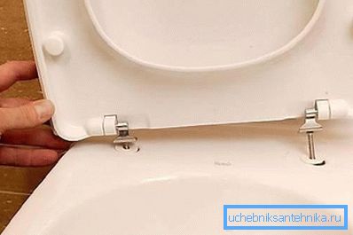 Yüksek kaliteli rakorlar olmadan kapağın tuvalete takılması imkansızdır.