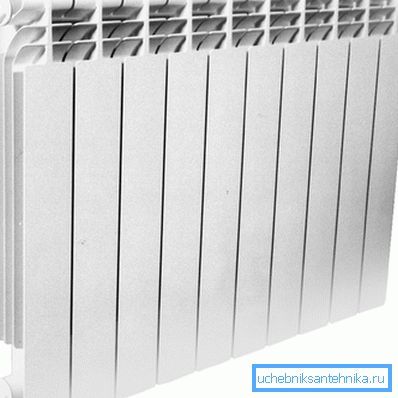 Bimetalik radyatör 500 80 x 80, bir çelik insert ve bir dış alüminyum kabuktan oluşur Bimetalik radyatör 500 80 x 80, bir çelik insert ve bir dış alüminyum kabuktan oluşur
