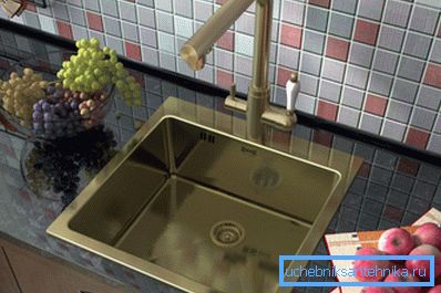 Mutfak için bronz lavabo - sağlamlık belirtisi