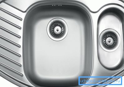 İki tip ürün vardır - damgalı ve kaynaklanmış, ilki daha ucuz ve daha kötüdür. İki tip ürün vardır - damgalı ve kaynaklanmış, ilki daha ucuz ve daha kötüdür.