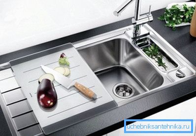 Bir yerleşimci ve bir platform ile kase. Bir yerleşimci ve bir platform ile kase.