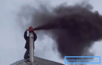 Siyah duman - baca ile sorunların ilk işareti Siyah duman - baca ile sorunların ilk işareti