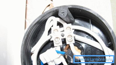 Bağlantılarda zayıf temas nedeniyle aşırı ısınmayı önlemek için, kıvrımlar yerine pedleri kullanın. Bağlantılarda zayıf temas nedeniyle aşırı ısınmayı önlemek için, kıvrımlar yerine pedleri kullanın.