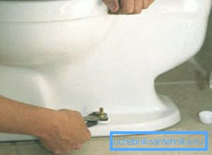 Kaseyi çıkarmak için cıvataları sökmeniz gerekir. Kaseyi çıkarmak için cıvataları sökmeniz gerekir.