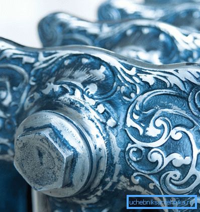 Dökme demir radyatör gerçek bir sanat eseri olabilir. Dökme demir radyatör gerçek bir sanat eseri olabilir.