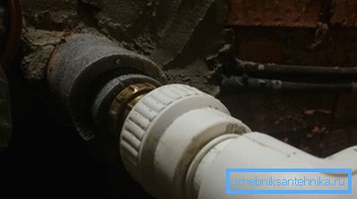 Girişi temel veya bodrum duvarından yapıyoruz. Girişi temel veya bodrum duvarından yapıyoruz.
