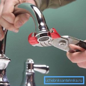 Temizlemek için havalandırıcıyı sökme Temizlemek için havalandırıcıyı sökme