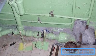 Eski bir kanalizasyonun sökülmesi çok zor olabilir. Eski bir kanalizasyonun sökülmesi çok zor olabilir.