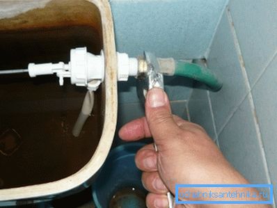 Kilitleme valfinin sökülmesi Kilitleme valfinin sökülmesi