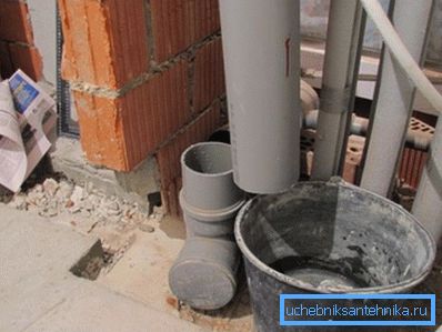 Sökülen bir yükseltici ateşle ateşlenmiş bir silah gibidir. Atış herhangi bir zamanda vurabilir. Sökülen bir yükseltici ateşle ateşlenmiş bir silah gibidir. Atış herhangi bir zamanda vurabilir.
