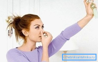 Tuvaletteki hoş olmayan kokularla mücadele etmek için ev tipi hava spreyi kullanabilirsiniz. Tuvaletteki hoş olmayan kokularla mücadele etmek için ev tipi hava spreyi kullanabilirsiniz.