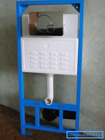 Tankın iç kısımlarına erişmek için, tahliye butonu ile metal paneli sökün. Tankın iç kısımlarına erişmek için, tahliye butonu ile metal paneli sökün.