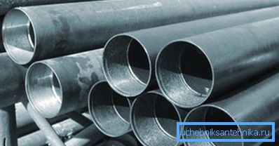 Metal veya plastik borular kullanarak kuyu deliğini güçlendirmek için. Metal veya plastik borular kullanarak kuyu deliğini güçlendirmek için.
