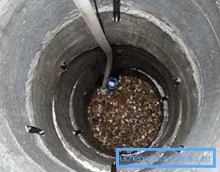 Alttan uykuya dalmış saf granit çakıl. Alttan uykuya dalmış saf granit çakıl.