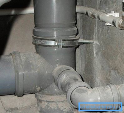 Banyodaki onarımlar sırasında bir huni ekleme