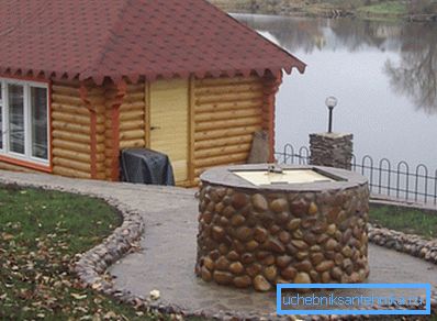 Bir hatch ile cobblestones evi. Bir hatch ile cobblestones evi.
