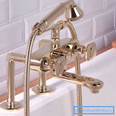 Pahalı bir bronz yapı. Pahalı bir bronz yapı.