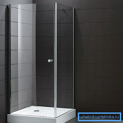 80x90 cm'lik bir duş köşesi, biraz daha boş alan kazanmanızı sağlayacaktır. 80x90 cm'lik bir duş köşesi, biraz daha boş alan kazanmanızı sağlayacaktır.
