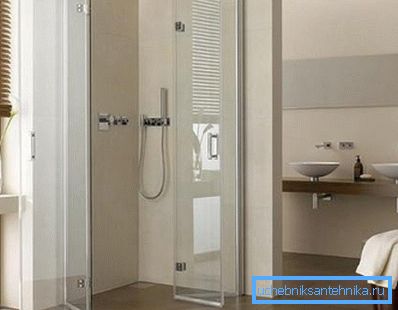 Bir tepsi 100x100 olmadan duş köşeleri herhangi bir iç mekanda iyi görünür. Bir tepsi 100x100 olmadan duş köşeleri herhangi bir iç mekanda iyi görünür.