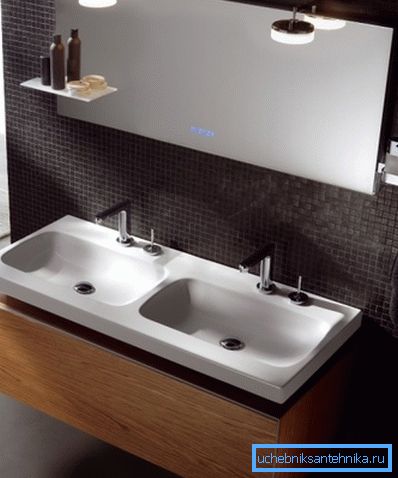 Çift lavabo - büyük bir aile için mükemmel bir seçim. Çift lavabo - büyük bir aile için mükemmel bir seçim.