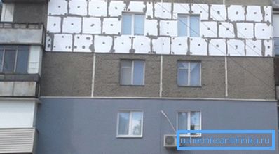 Enerji tasarrufu için etkili bir yol, bir binanın dış duvarlarını köpük panellerle yalıtmaktır. Enerji tasarrufu için etkili bir yol, bir binanın dış duvarlarını köpük panellerle yalıtmaktır.