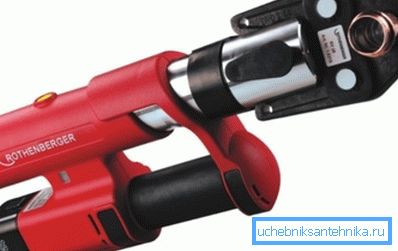 Kelepçeli manşonlu elektro-hidrolik cihaz Kelepçeli manşonlu elektro-hidrolik cihaz