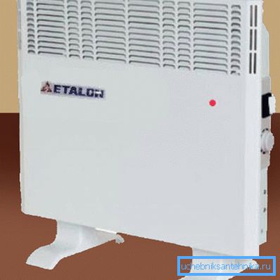 Electroconvector havayı etkili bir şekilde ısıtır, ancak büyük miktarda elektrik harcıyor Electroconvector havayı etkili bir şekilde ısıtır, ancak büyük miktarda elektrik harcıyor