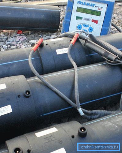 Kaynakçı bağlayarak polietilen boruların elektrofüzyon kaynağı