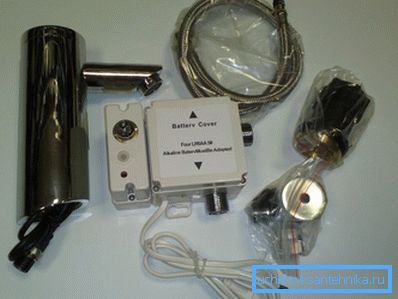 Elektronik parça güç kaynağının içinde bulunur. Elektronik parça güç kaynağının içinde bulunur.