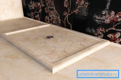 Doğal bir taştan elit palet Doğal bir taştan elit palet