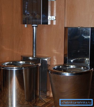 Her ikisi de yerleşik bir tankı olan ve işlenen modelleri vardır. Her ikisi de yerleşik bir tankı olan ve işlenen modelleri vardır.