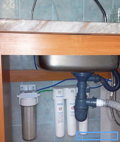 Lavabonun altında filtre Lavabonun altında filtre