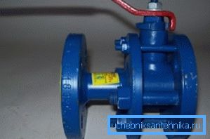 Flanş vanası, boru hattının adaptasyonu olmadan demir kapı vanasının yerine monte edilebilir. Flanş vanası, boru hattının adaptasyonu olmadan demir kapı vanasının yerine monte edilebilir.