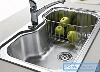 Mutfak için metal lavaboların şekilleri ve boyutları çok farklı olabilir. Mutfak için metal lavaboların şekilleri ve boyutları çok farklı olabilir.