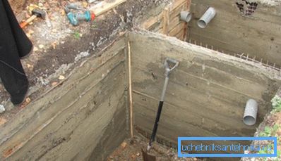 İki odalı bir septik tankın fotoğrafı İki odalı bir septik tankın fotoğrafı