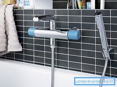 Banyo ürünleri fotoğrafları: musluk ek olarak, aynı zamanda bir duş hortumu var Banyo ürünleri fotoğrafları: musluk ek olarak, aynı zamanda bir duş hortumu var