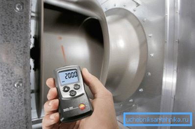 Fotoğraf kaputun performansını kontrol edin Fotoğraf kaputun performansını kontrol edin