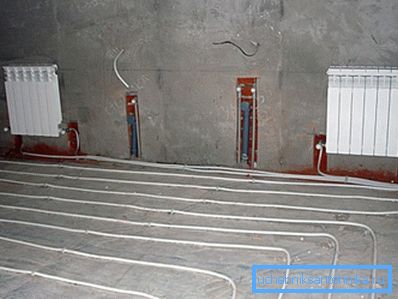 Metal borulardan yapılmış yerden ısıtma sistemi fotoğrafı Metal borulardan yapılmış yerden ısıtma sistemi fotoğrafı
