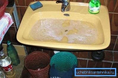 Lavaboda bulunan su fotoğrafları Lavaboda bulunan su fotoğrafları