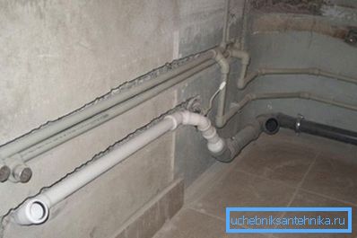 Boruların fotoğrafları bitmiş shtroby içinde koydu Boruların fotoğrafları bitmiş shtroby içinde koydu