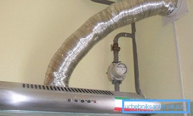 Esnek metal kanalın fotoğrafı Esnek metal kanalın fotoğrafı