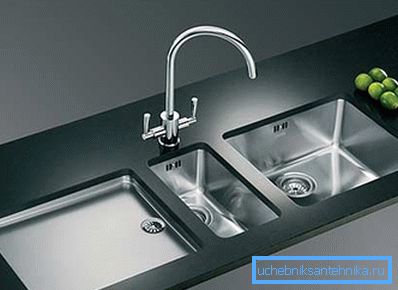 Üç çanak ile fotoğraf gömme lavabo Üç çanak ile fotoğraf gömme lavabo