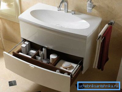Banyodaki lavabo için fonksiyonel çözüm. Banyodaki lavabo için fonksiyonel çözüm.