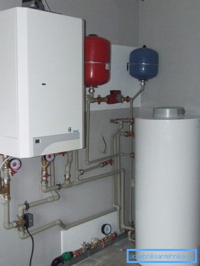 Ayrı bağlantılı depolu gaz kazanı Ayrı bağlantılı depolu gaz kazanı