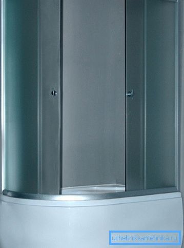 120x80 derinliğinde bir duşakabin de bir köşenin parçası olabilir, yani, iç duvarsız bir yapı 120x80 derinliğinde bir duşakabin de bir köşenin parçası olabilir, yani, iç duvarsız bir yapı