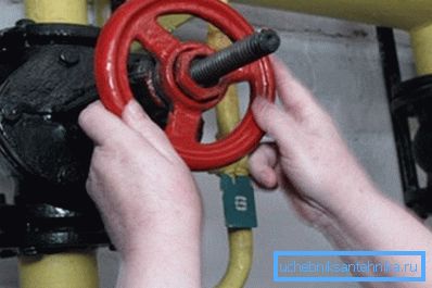 Test sırasında sıcak su kapatılır. Test sırasında sıcak su kapatılır.