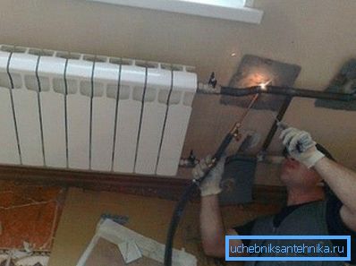 İyi bir kaynakçı, her zaman hangi elektrotların boruları kaynak yapacağını bilir. İyi bir kaynakçı, her zaman hangi elektrotların boruları kaynak yapacağını bilir.
